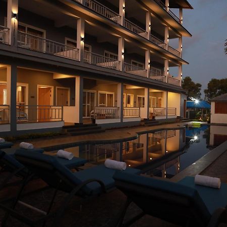 Gracias Cafe & Resort Morjim Exterior photo