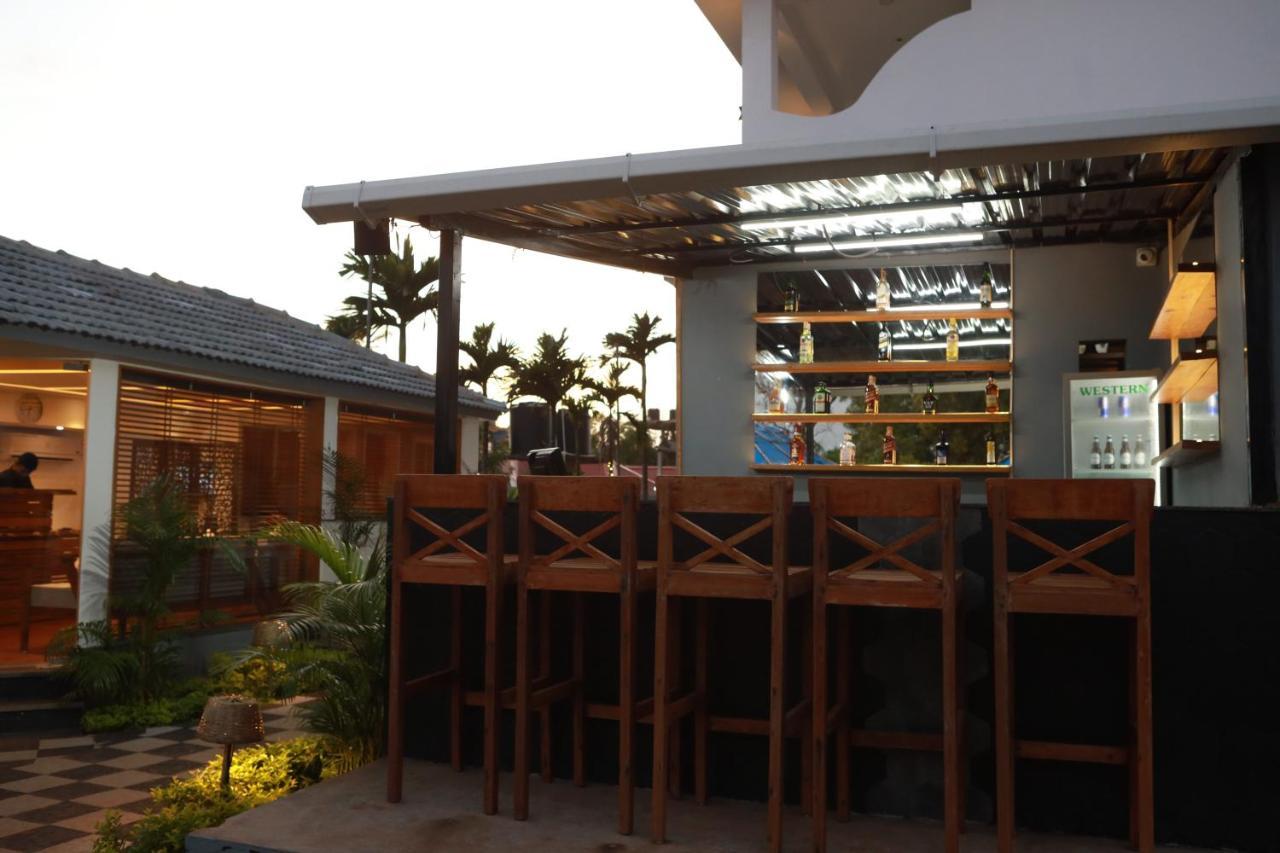 Gracias Cafe & Resort Morjim Exterior photo
